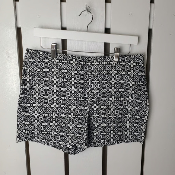 Banana Republic Geometric Black White Stretch Shorts 6 Boho Preppy Resort - Picture 1 of 10